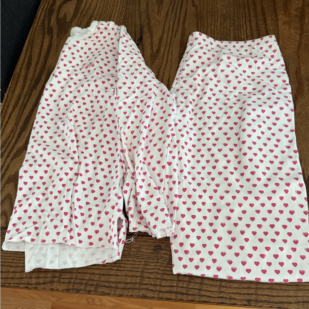 Roller Rabbit like new pajamas - hearts lounge print